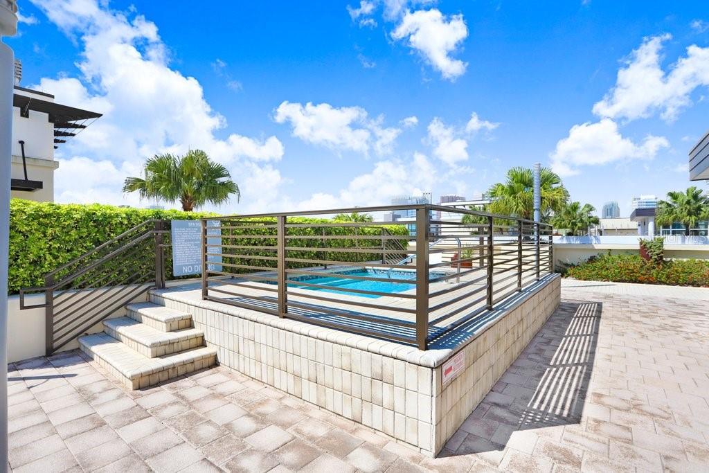 1120 E KENNEDY BLVD #1020