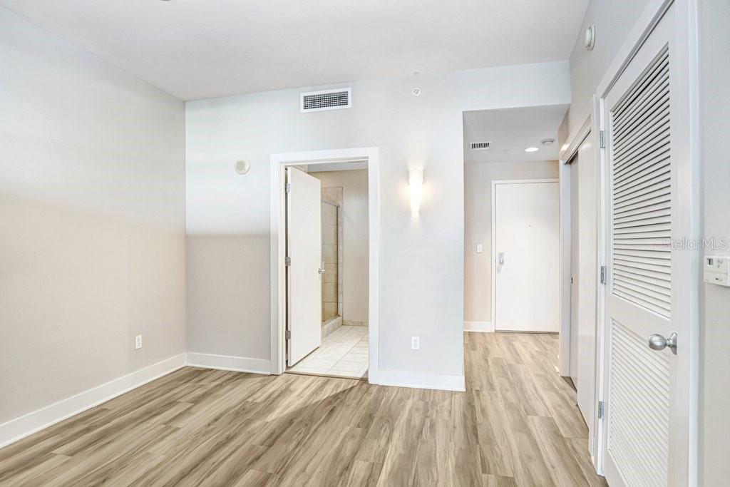 1120 E KENNEDY BLVD #1020