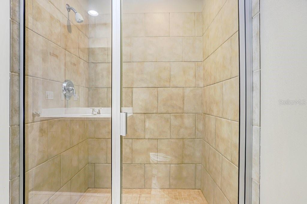 1120 E KENNEDY BLVD #1020