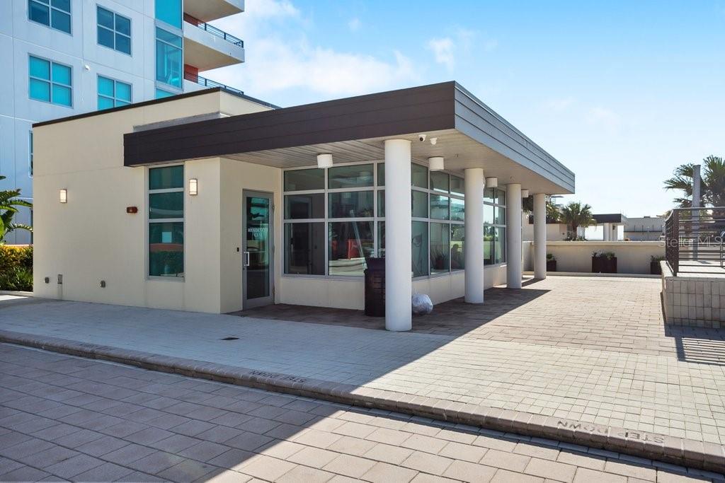 1120 E KENNEDY BLVD #1020