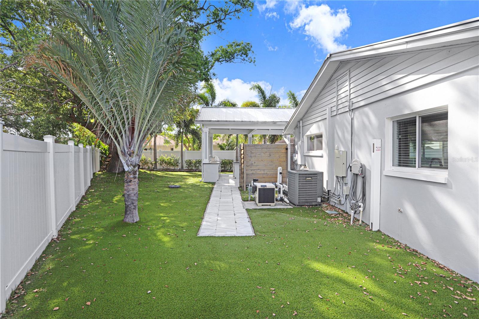 8404 BLACKSTONE CT