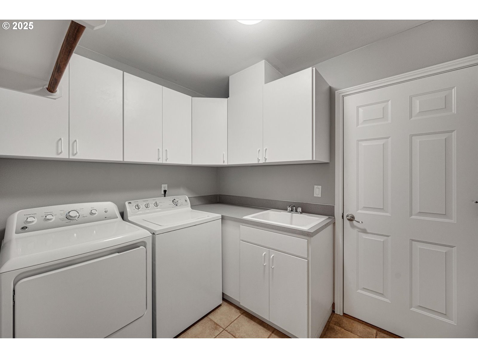 2255 RIVER HEIGHTS CIR