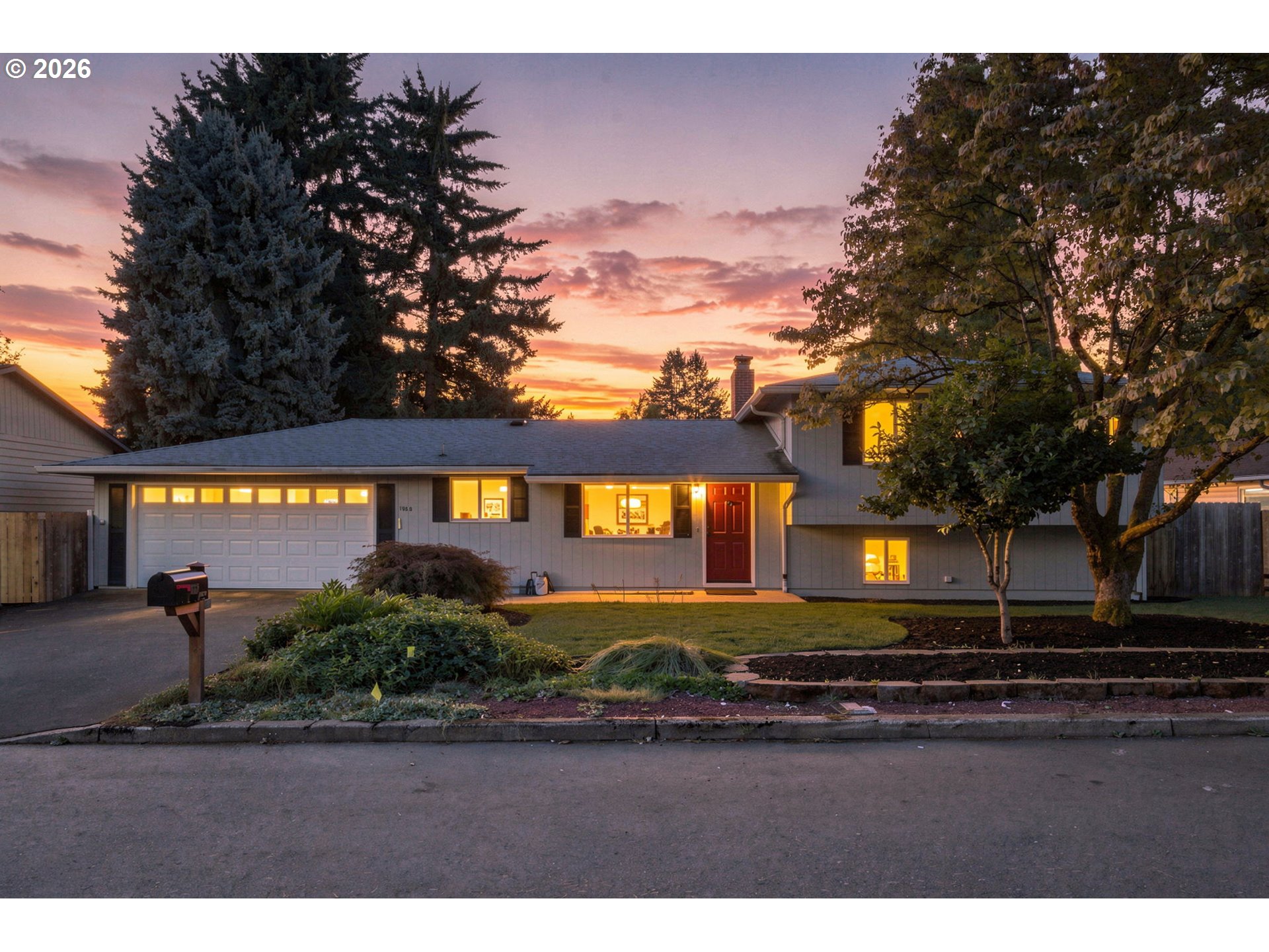 1120 DOUGLAS DR