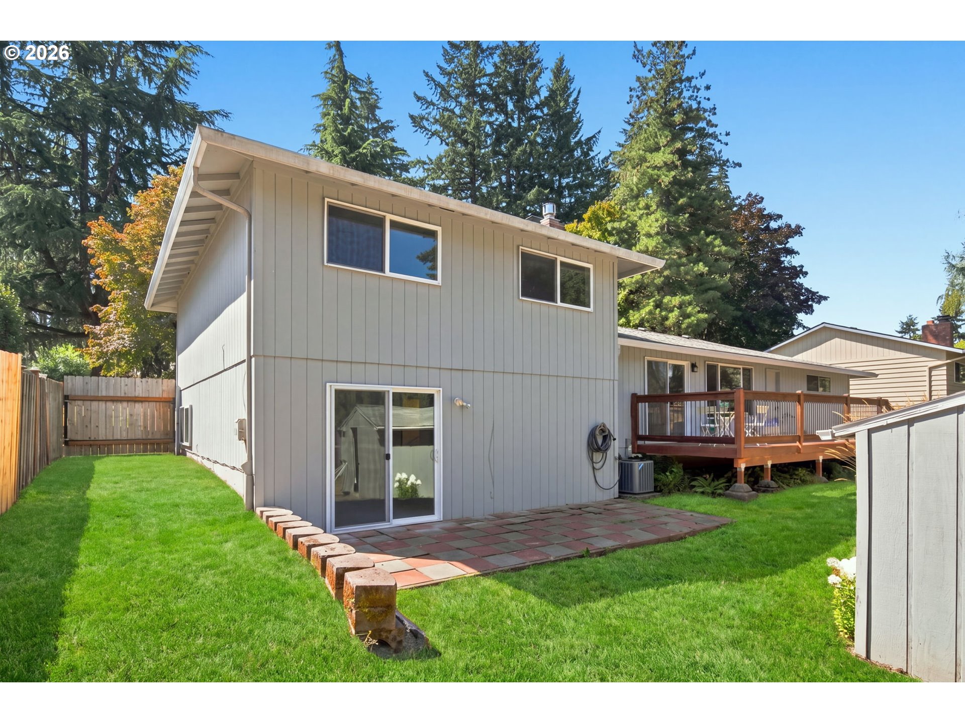 1120 DOUGLAS DR