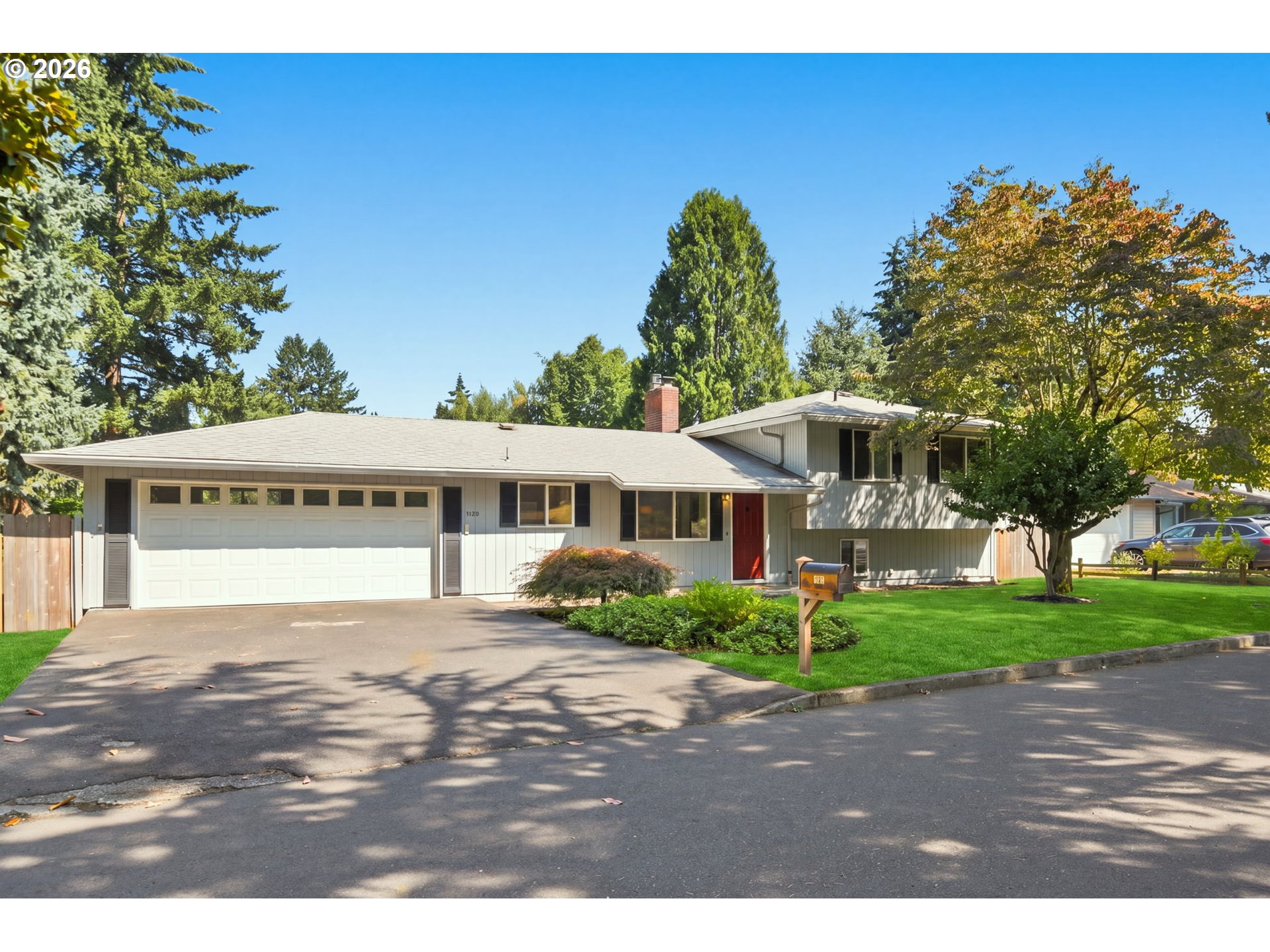 1120 DOUGLAS DR