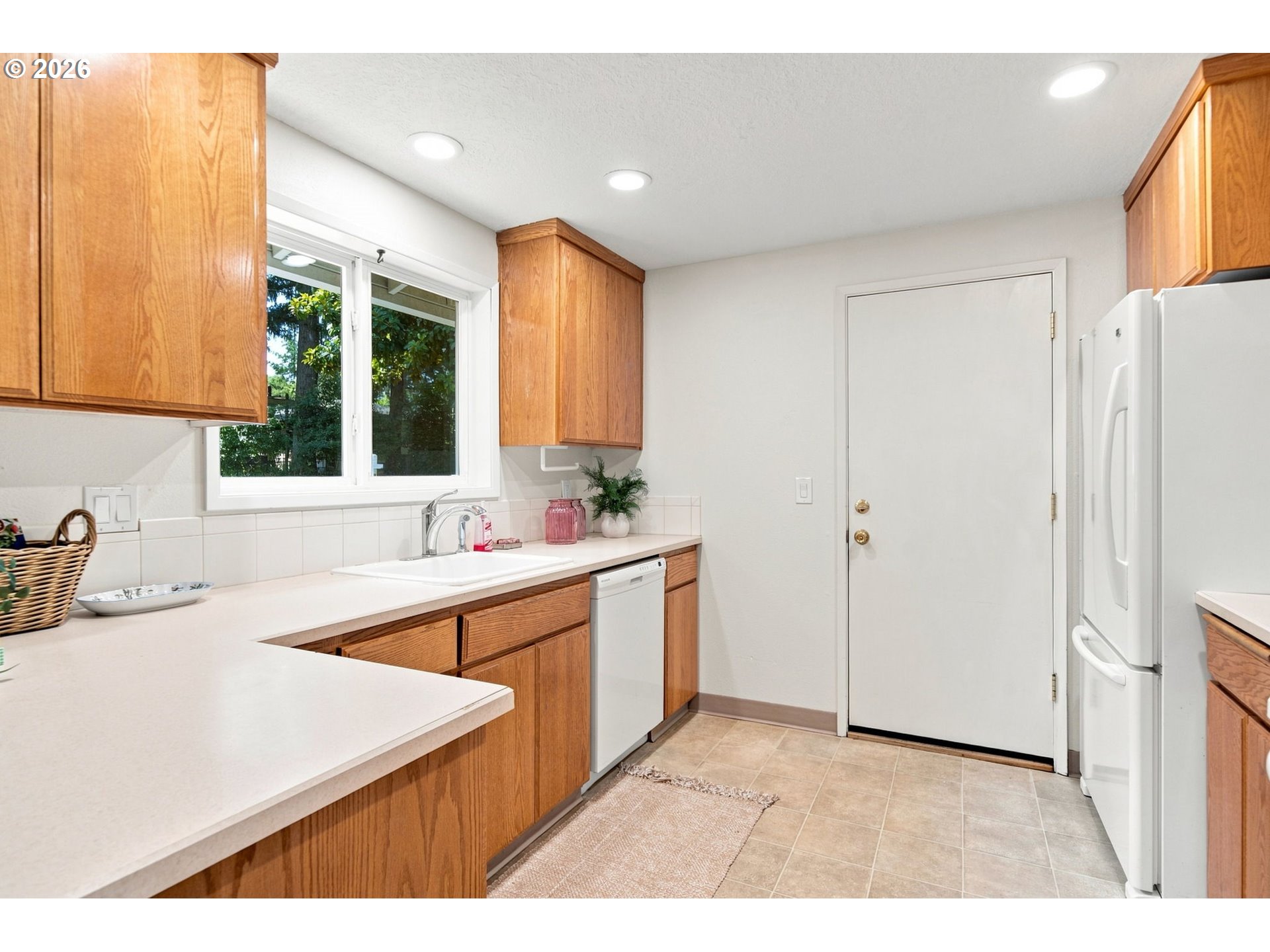 1120 DOUGLAS DR