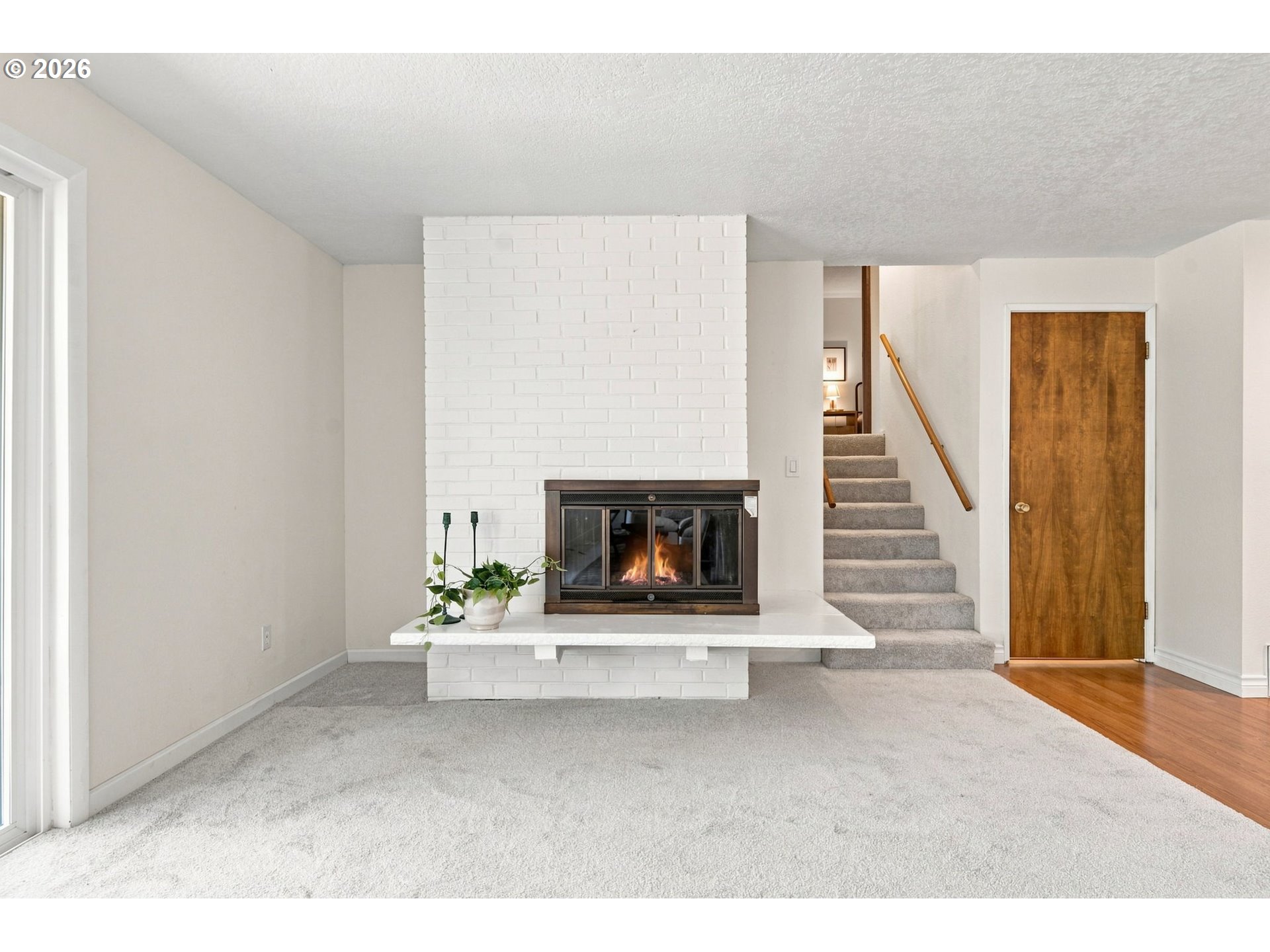 1120 DOUGLAS DR