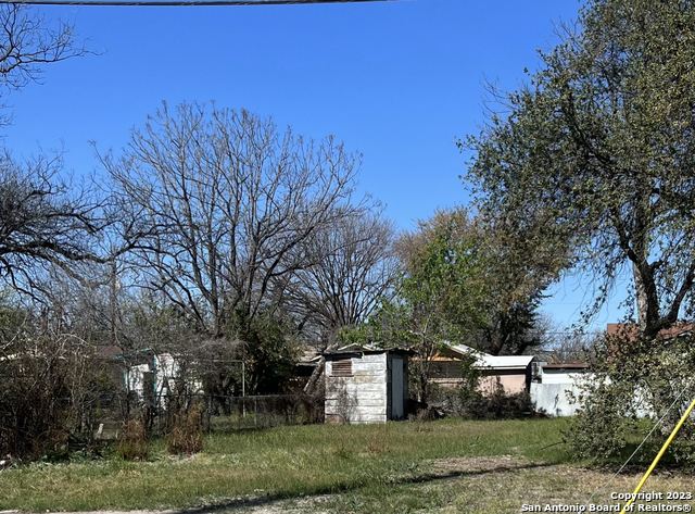413 E Lubbock