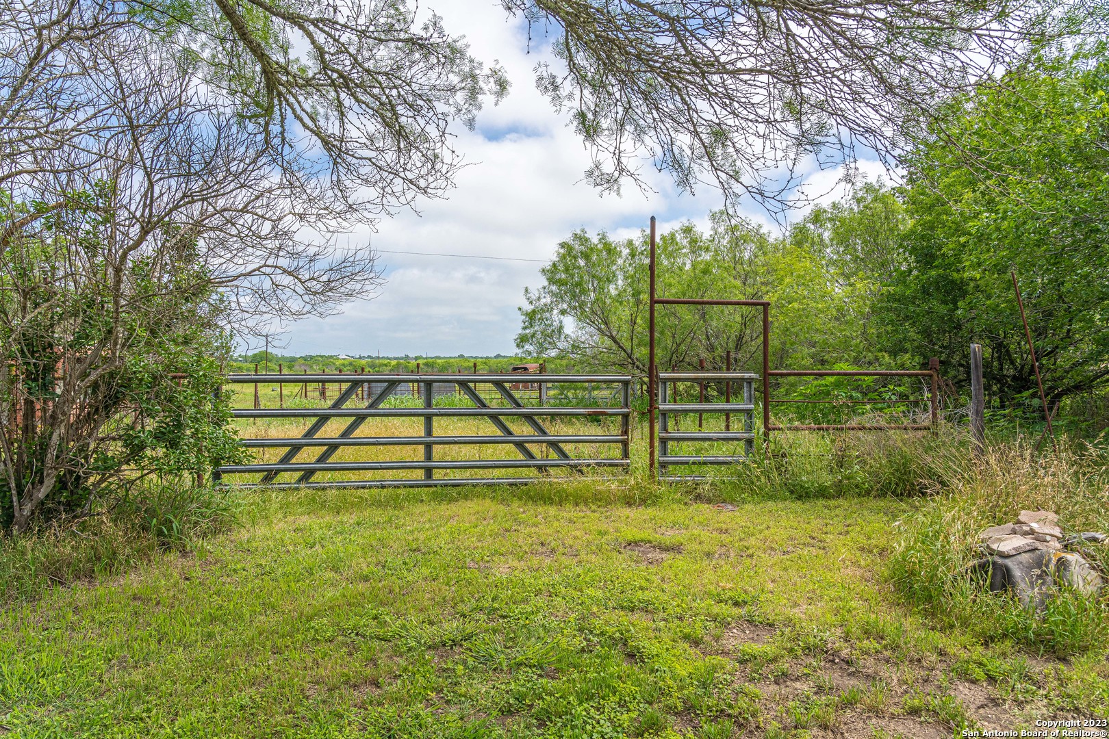 320 N Graytown Rd