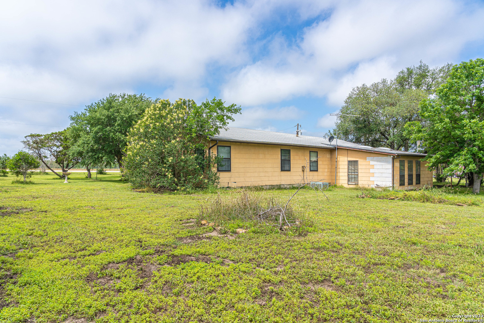 320 N Graytown Rd