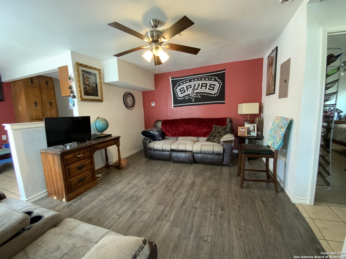 627 W Theo Ave