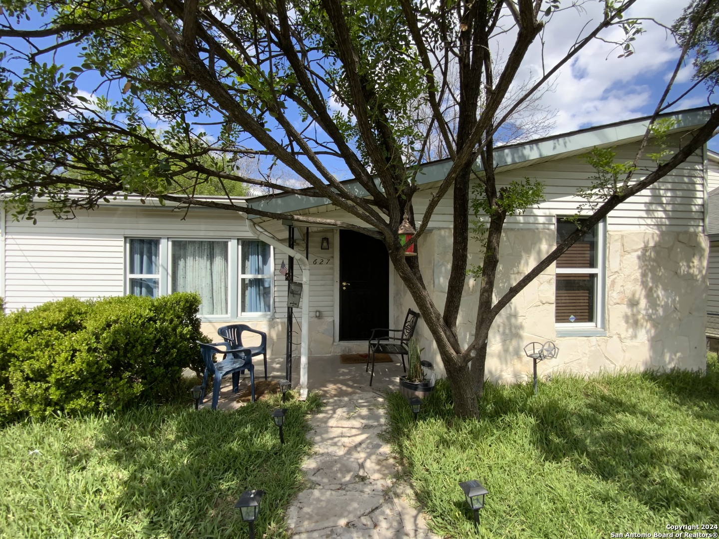 627 W Theo Ave