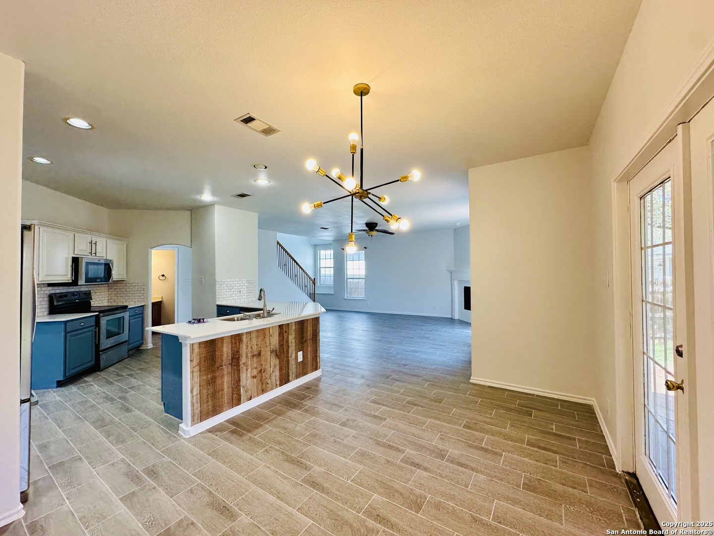 1064 Maltese ln