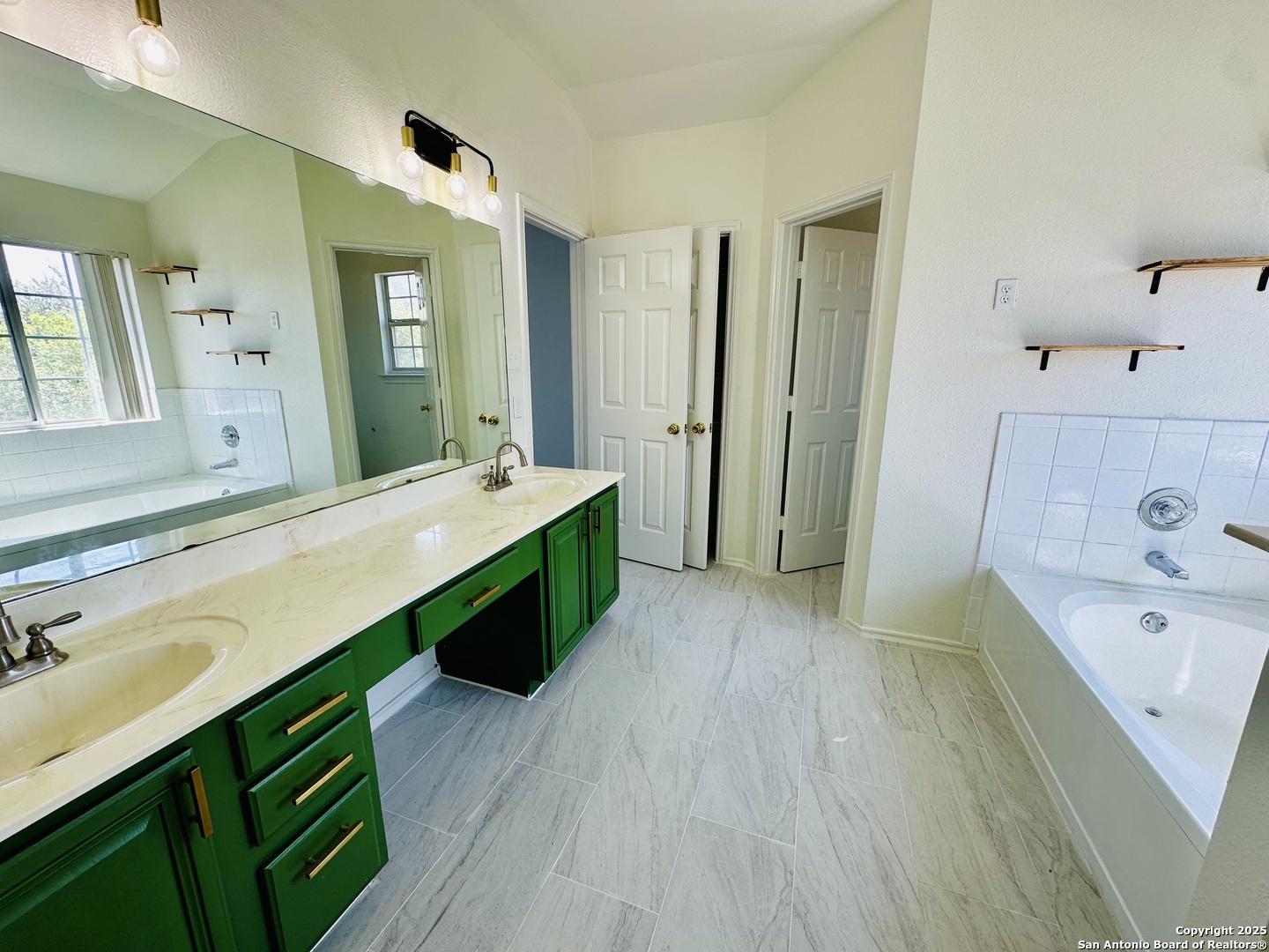 1064 Maltese ln