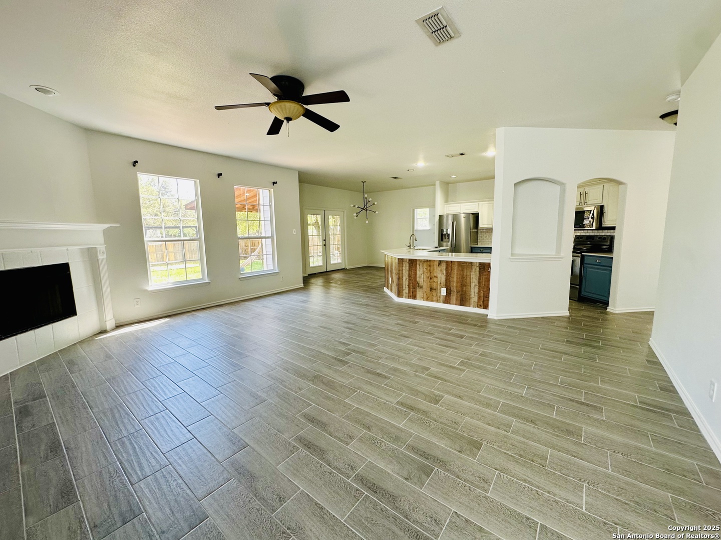1064 Maltese ln