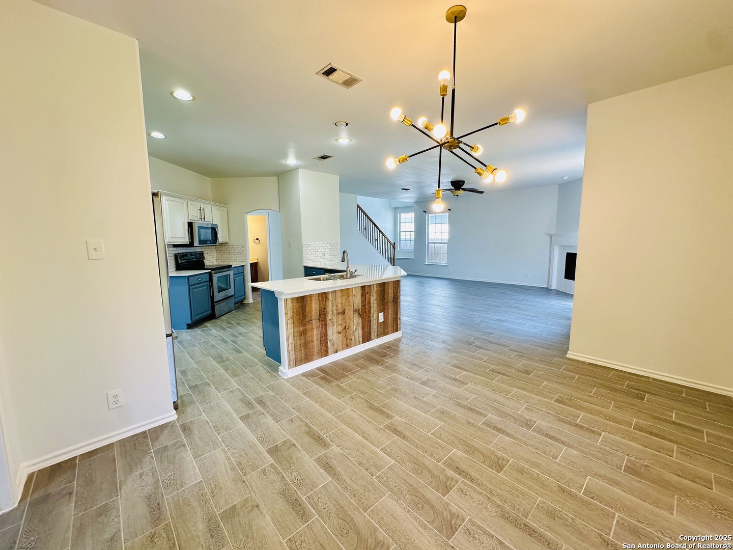 1064 Maltese ln