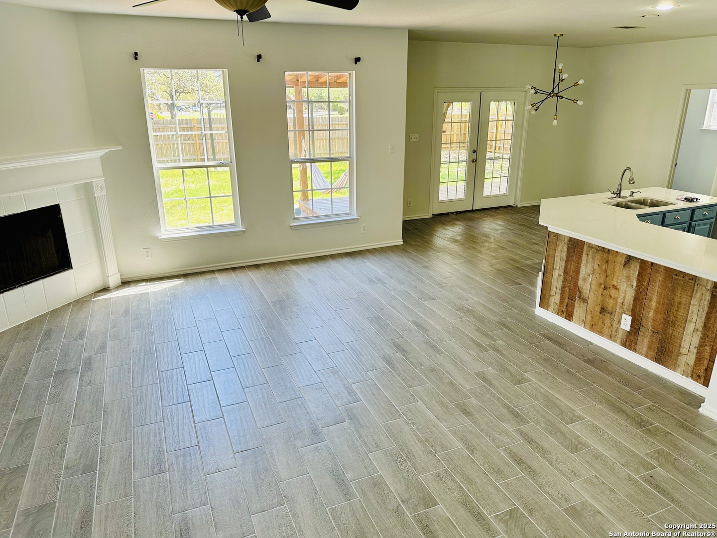 1064 Maltese ln