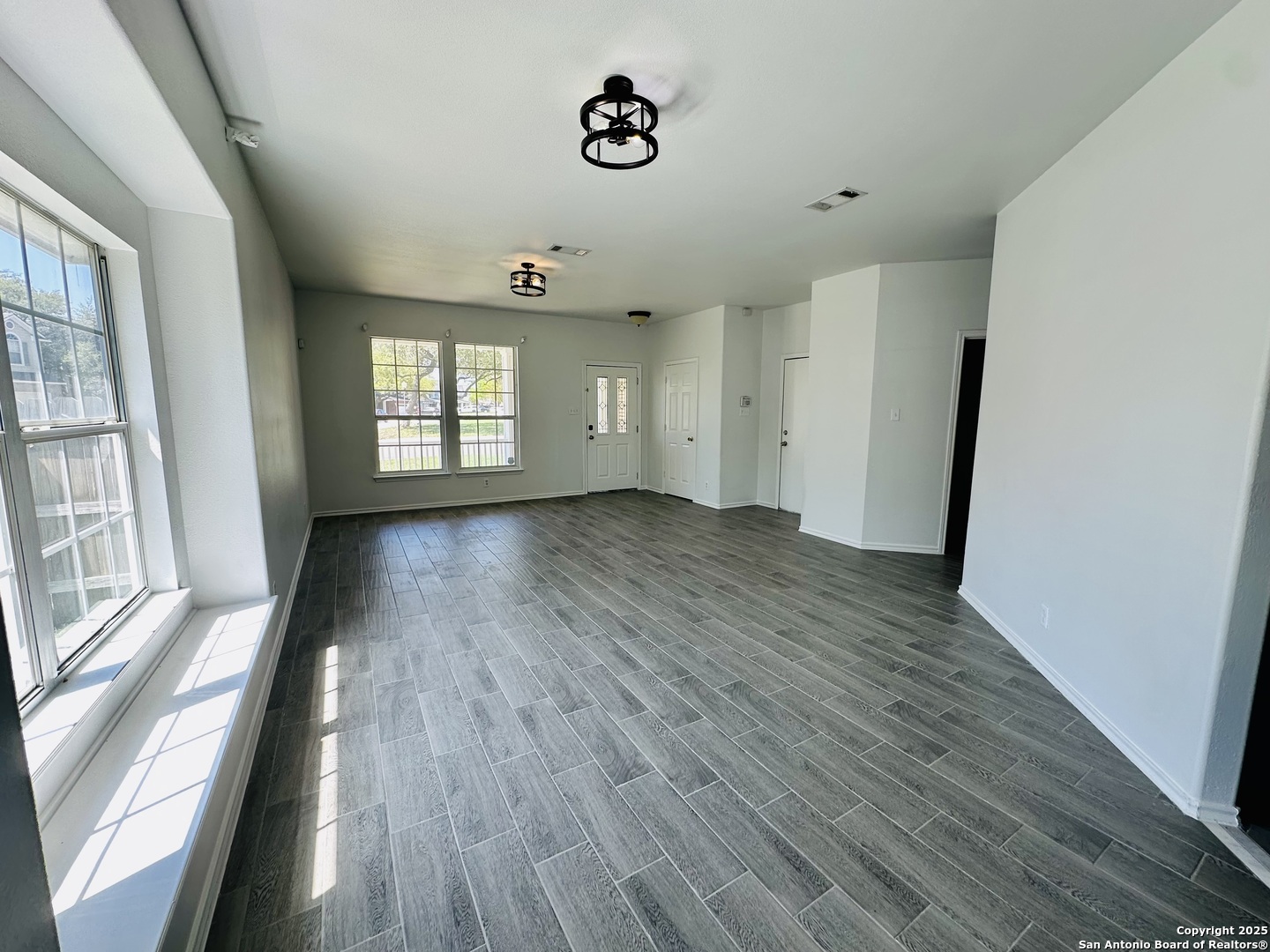 1064 Maltese ln