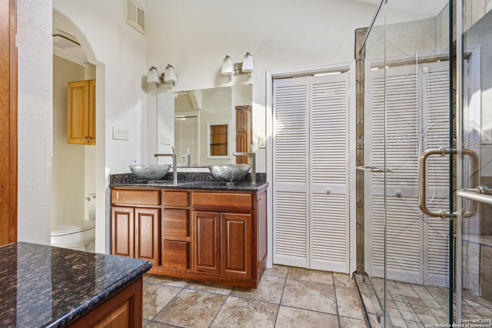 5904 Spring Valley