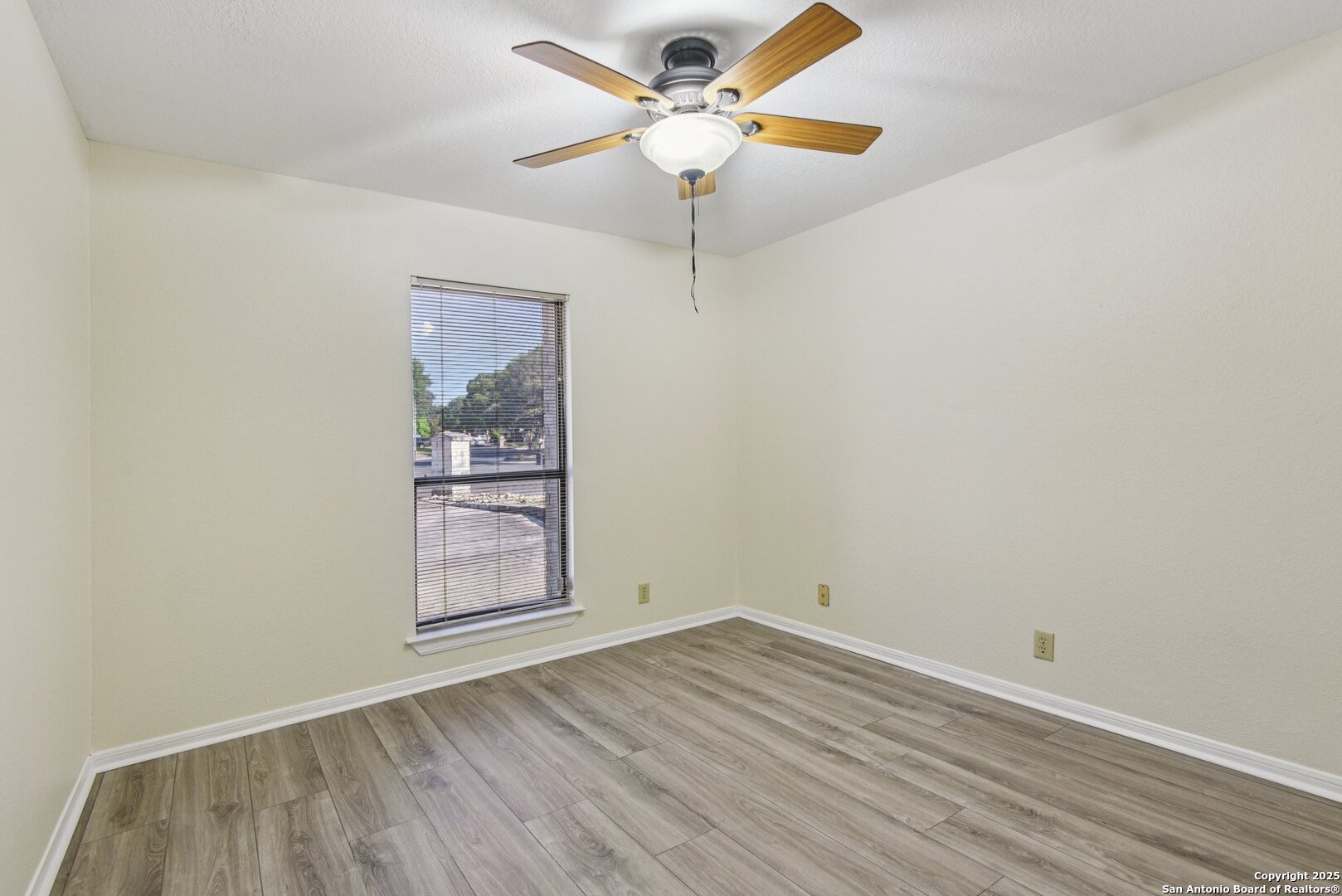 5904 Spring Valley