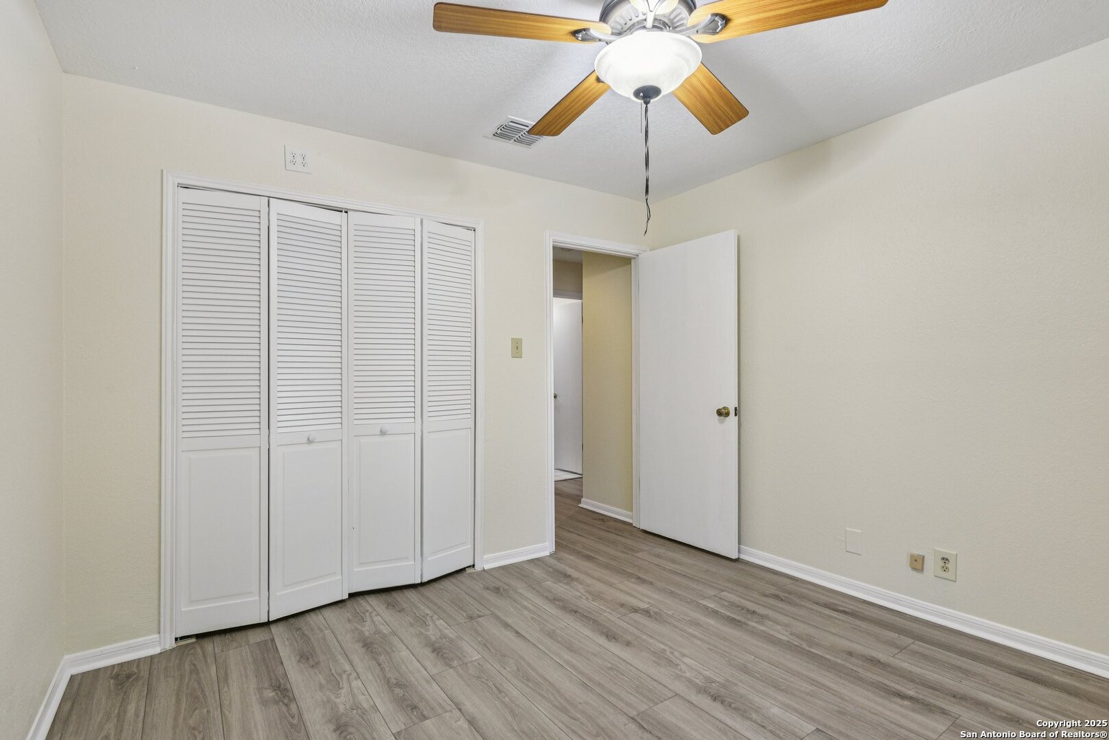 5904 Spring Valley