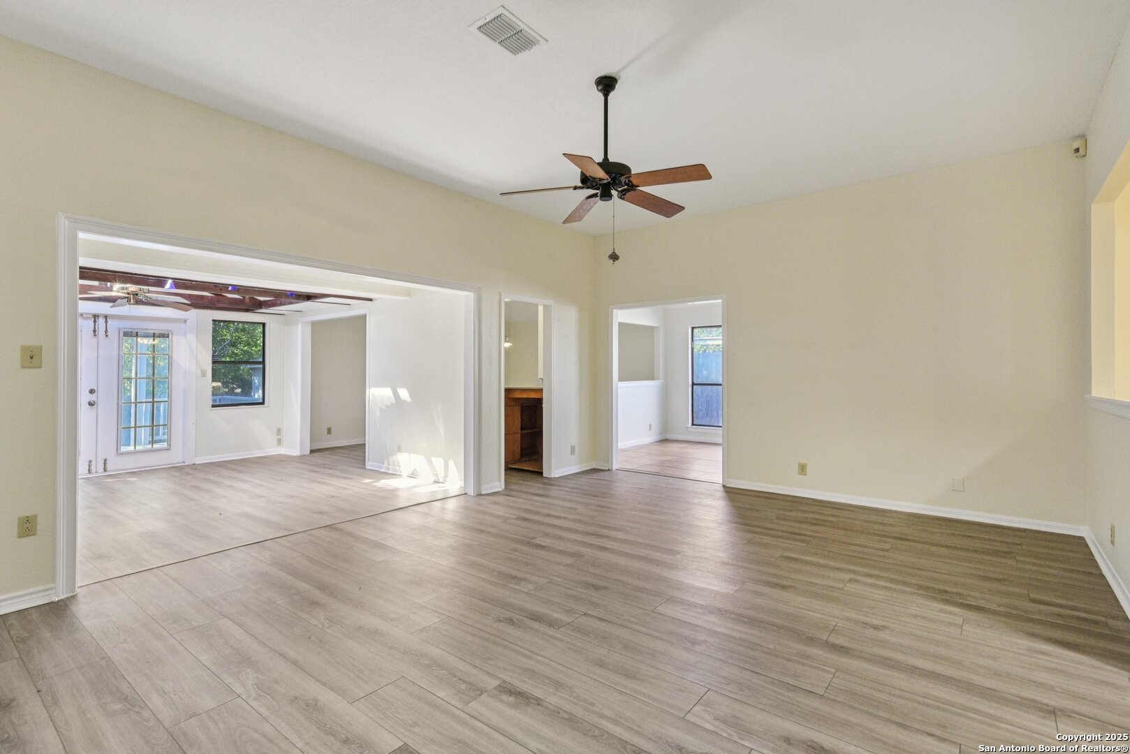 5904 Spring Valley