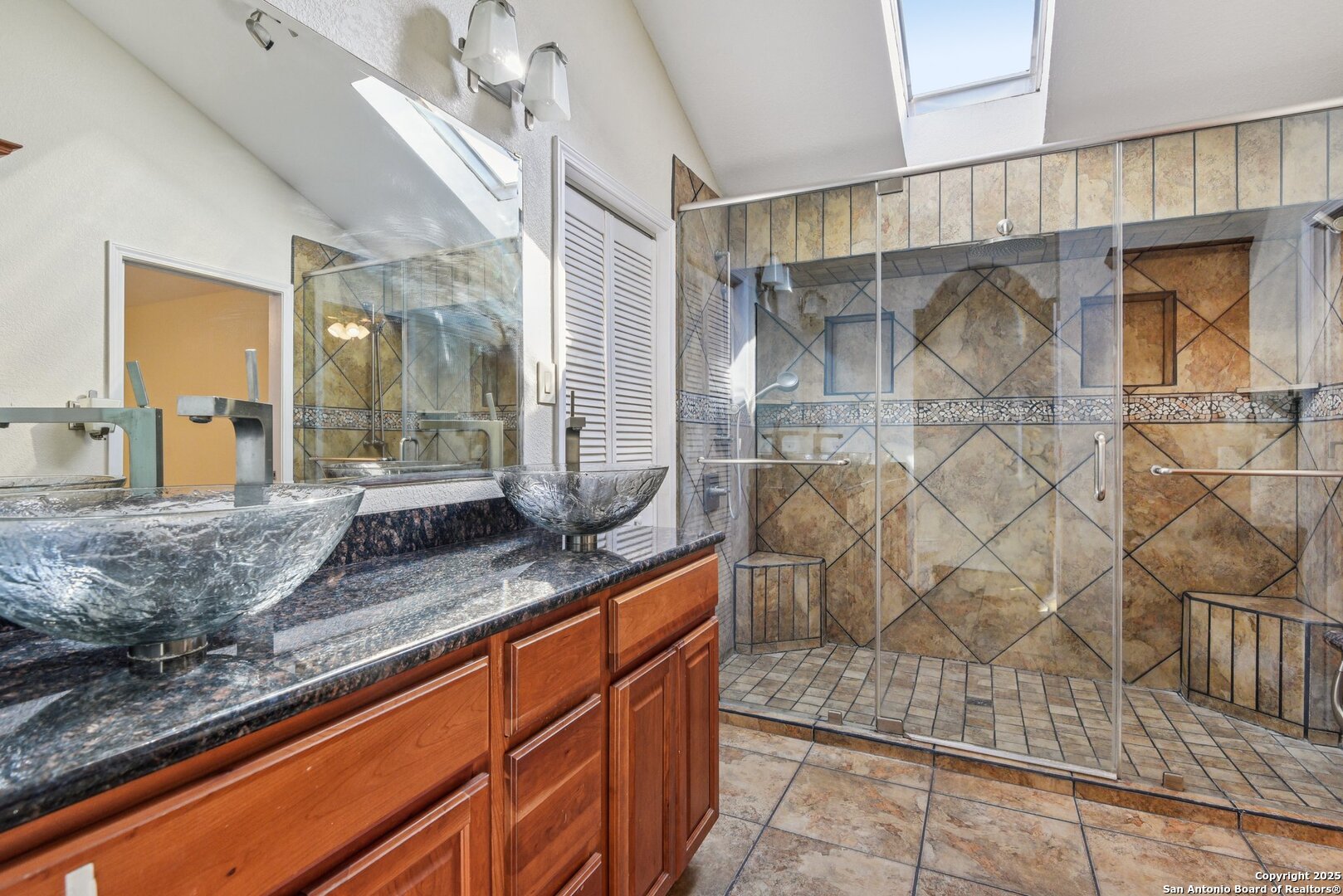 5904 Spring Valley