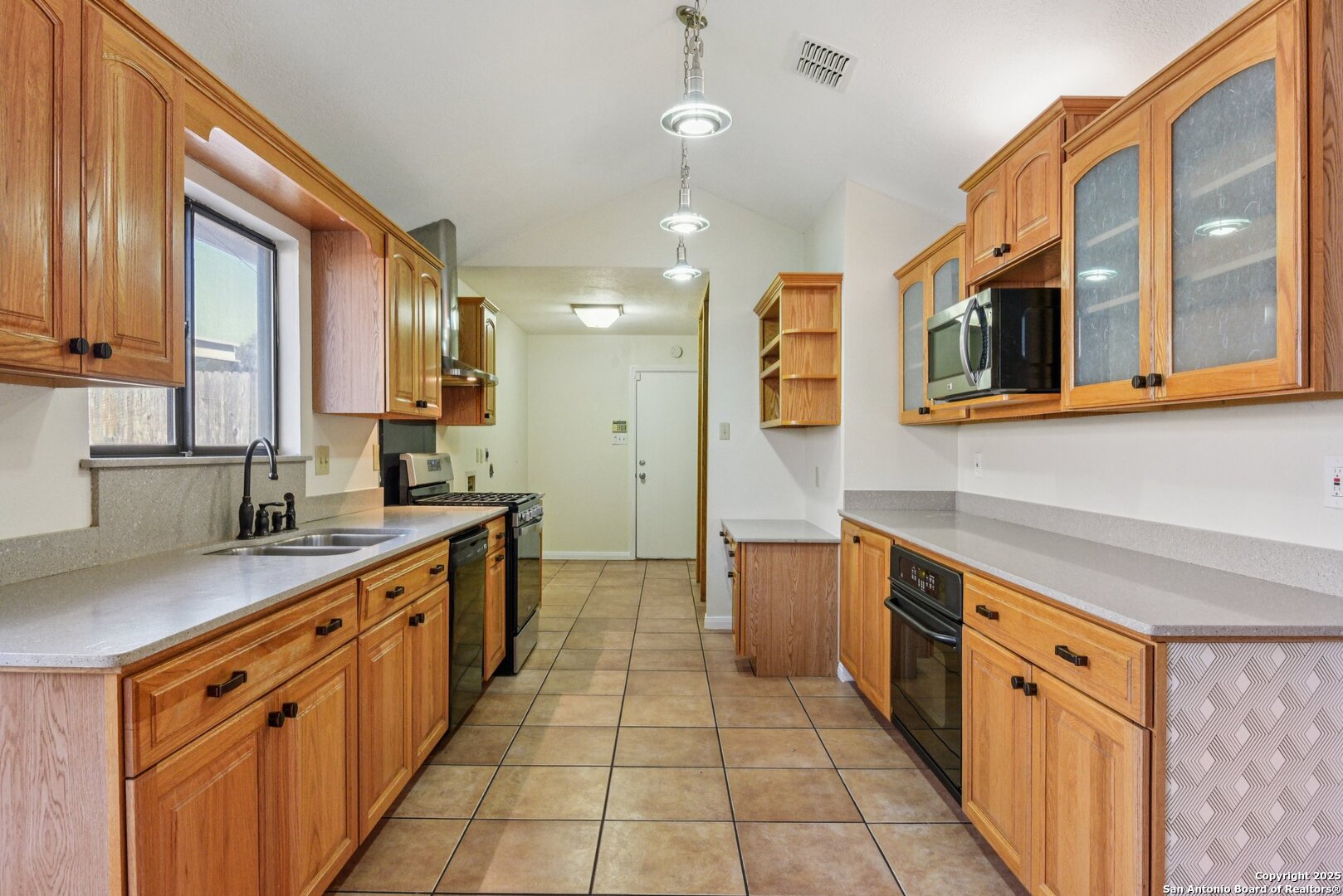 5904 Spring Valley