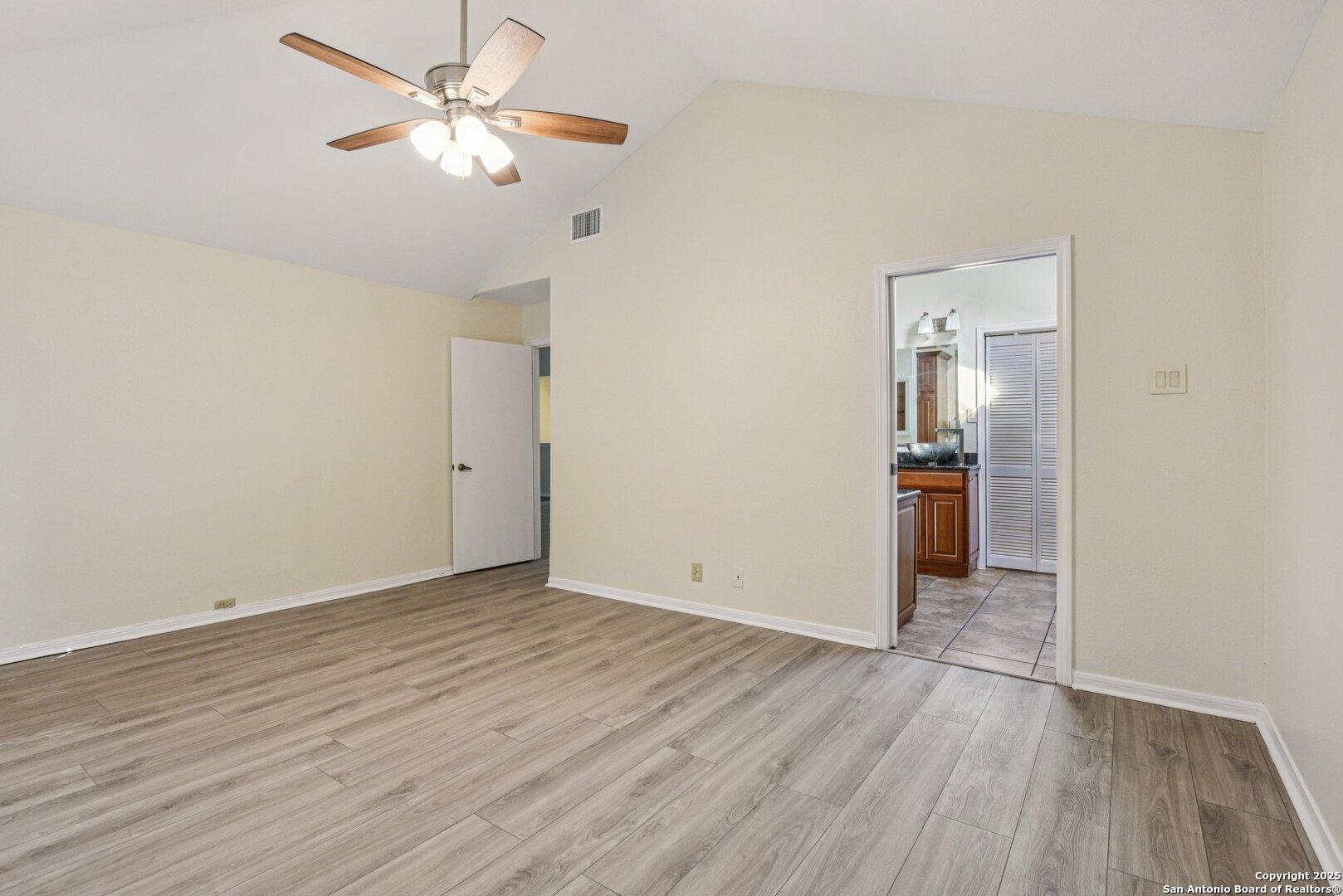 5904 Spring Valley