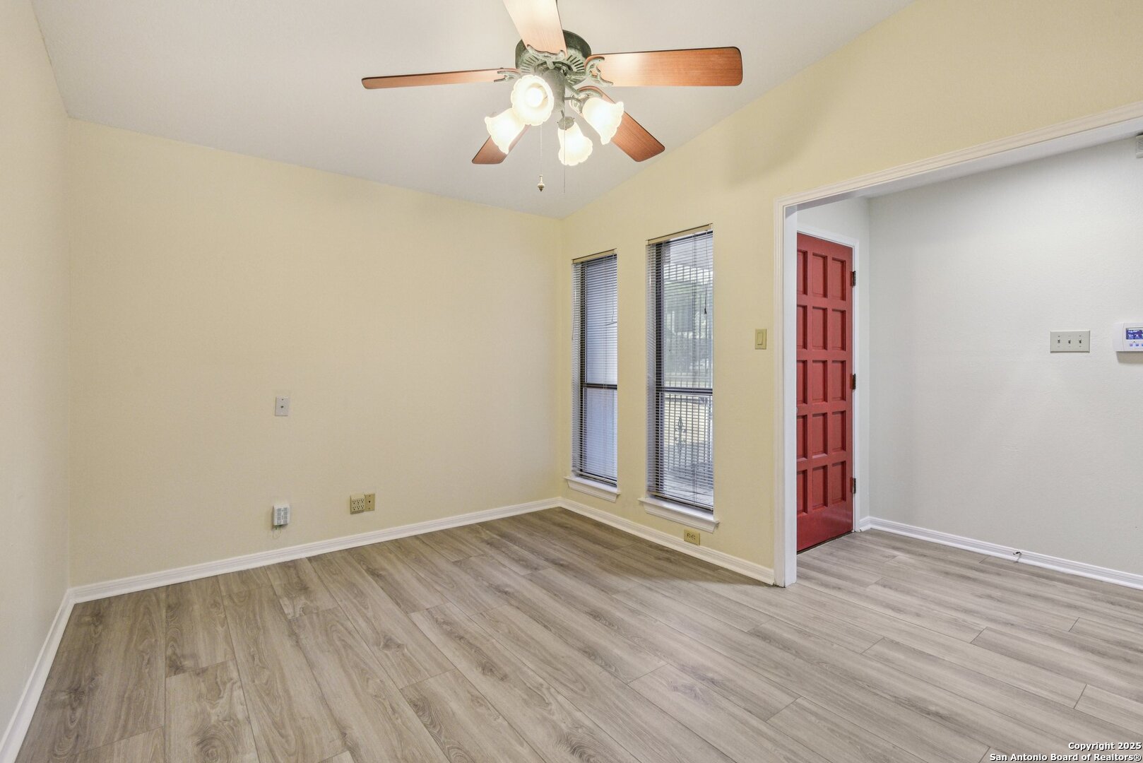5904 Spring Valley