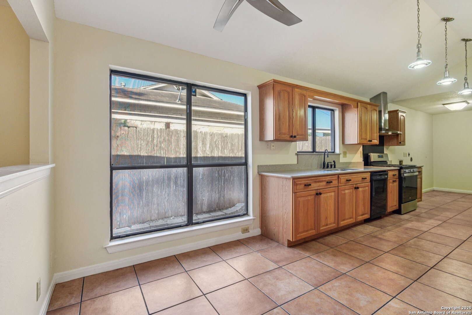 5904 Spring Valley