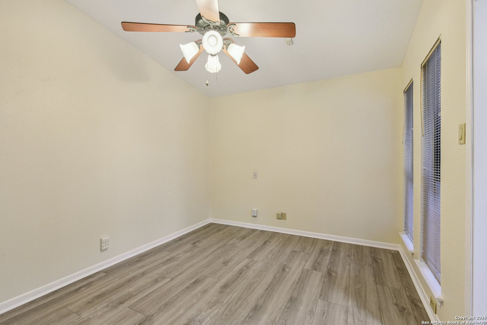 5904 Spring Valley