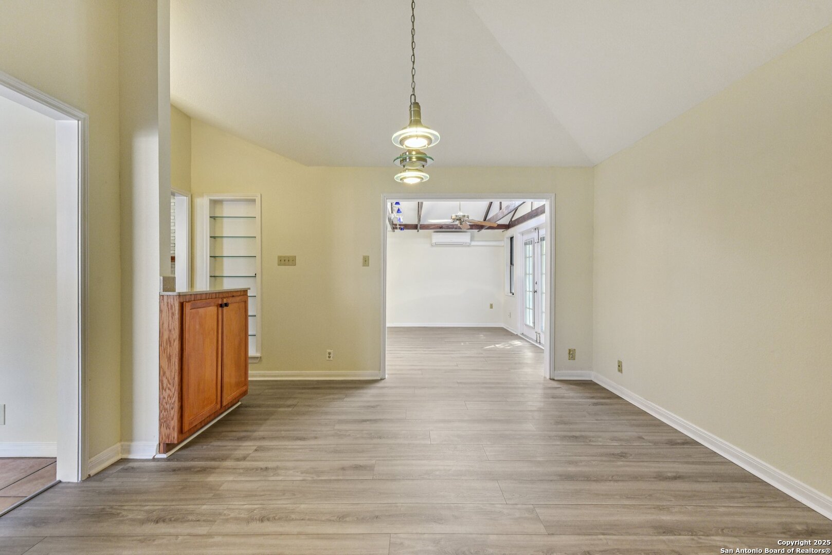 5904 Spring Valley