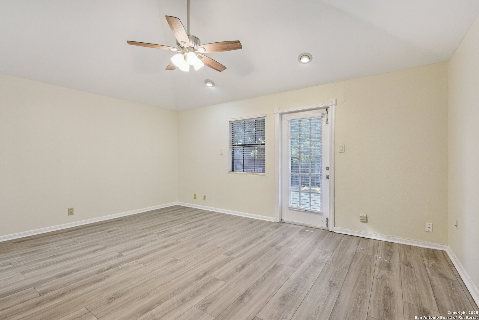 5904 Spring Valley