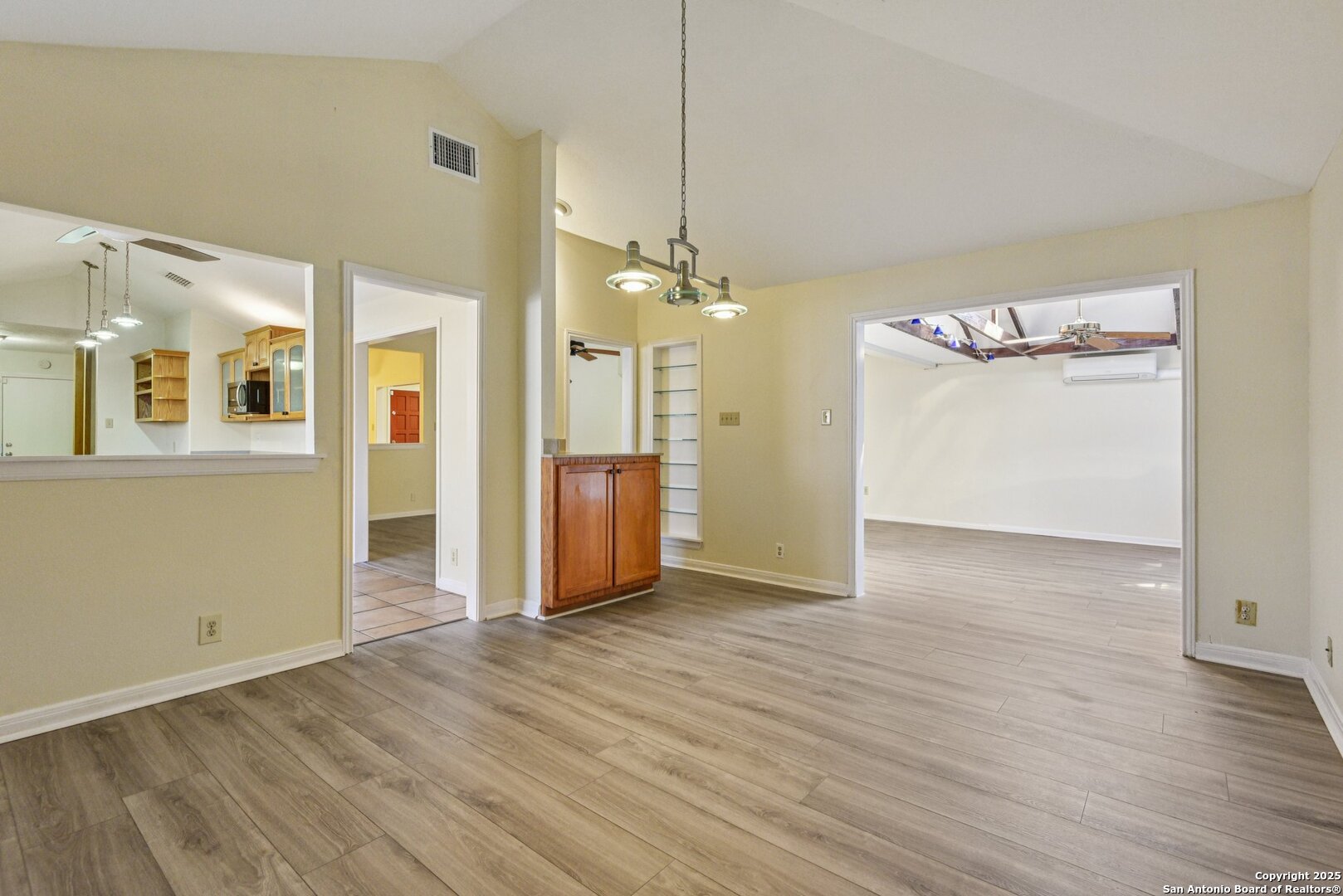5904 Spring Valley