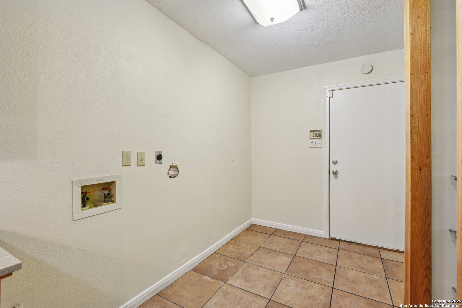 5904 Spring Valley