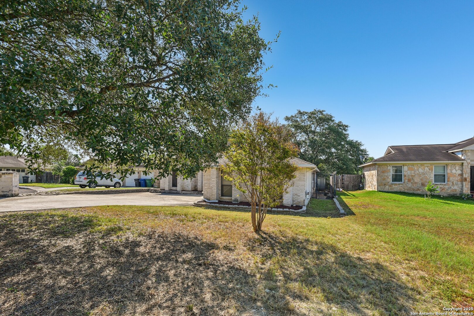 5904 Spring Valley