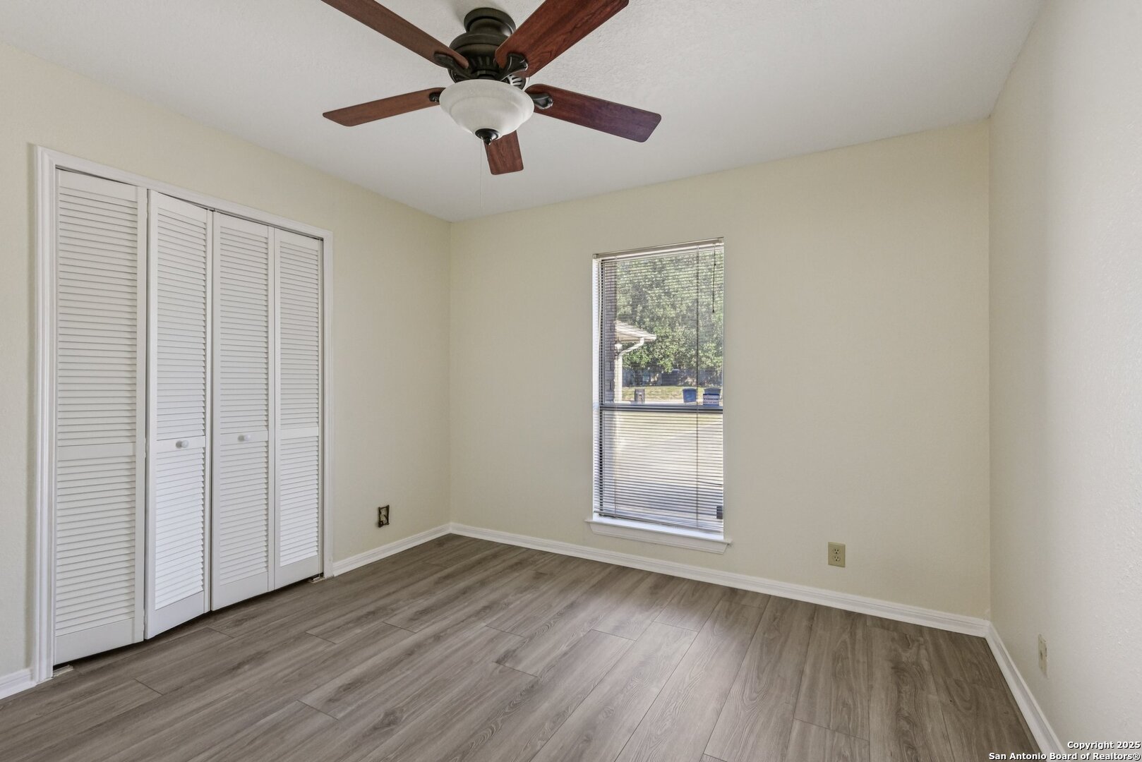 5904 Spring Valley