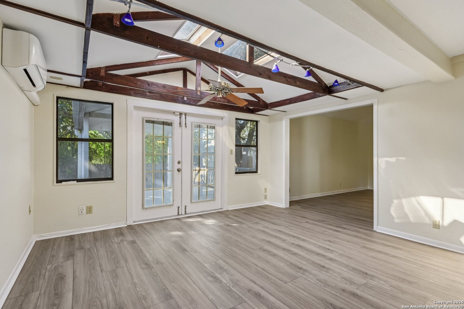 5904 Spring Valley