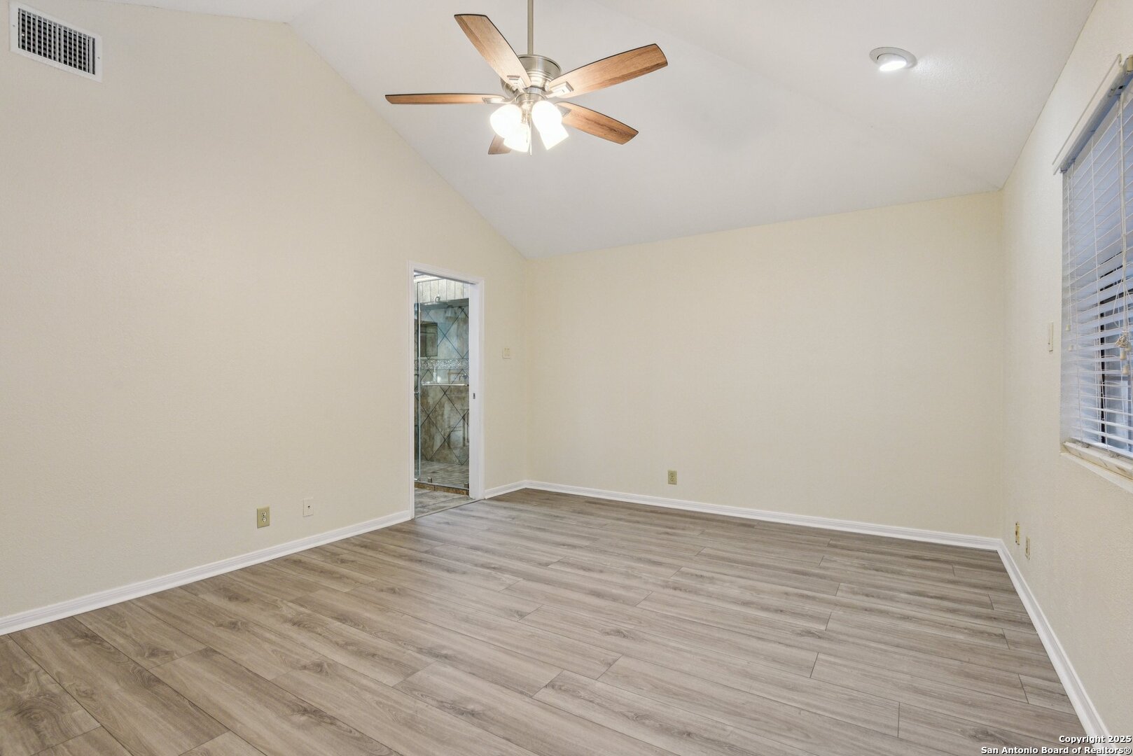 5904 Spring Valley