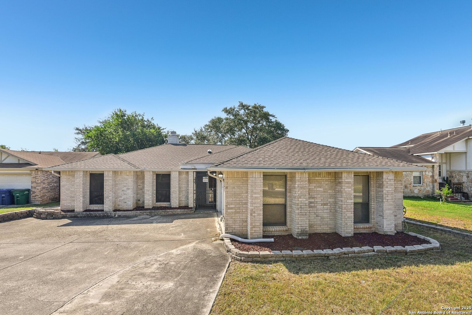 5904 Spring Valley