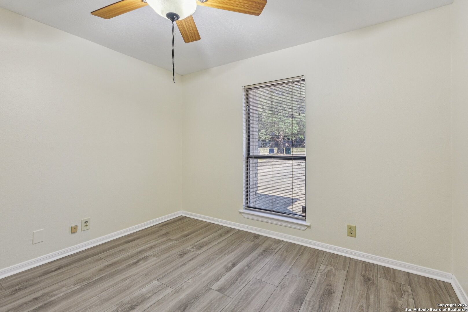 5904 Spring Valley