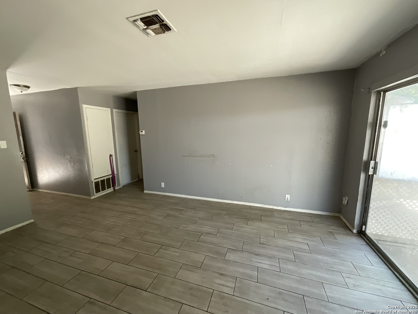 7919 Broadwick