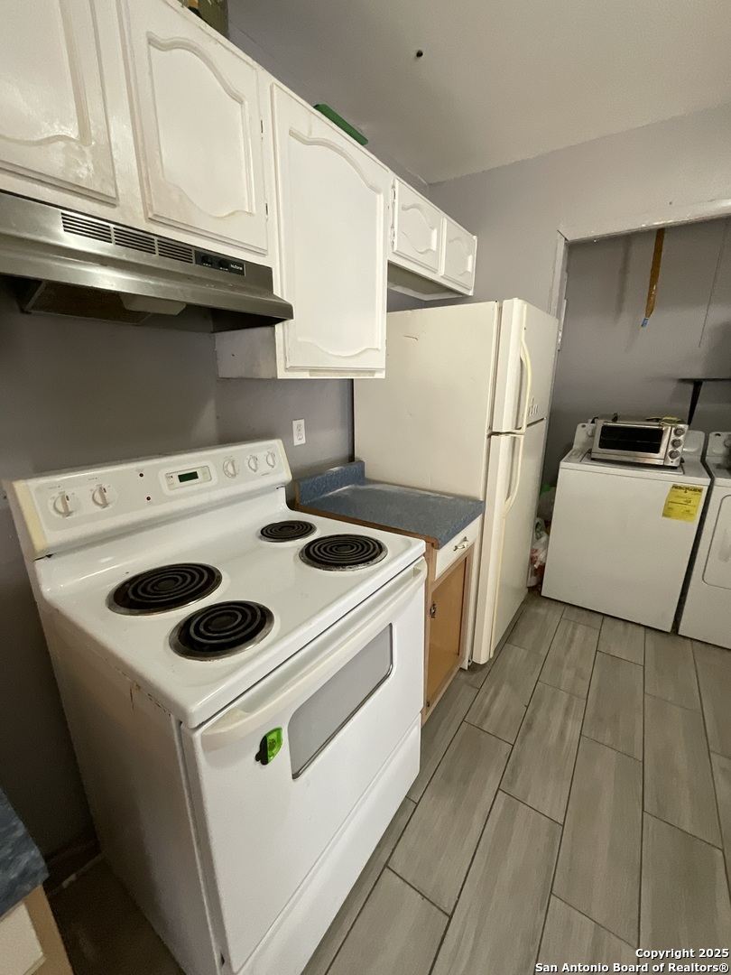 7919 Broadwick
