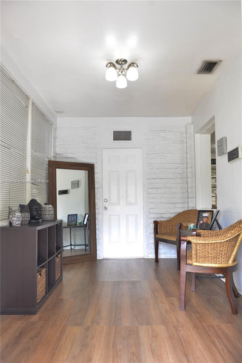 225 Lafayette Dr