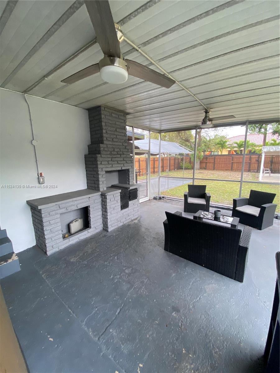 225 Lafayette Dr