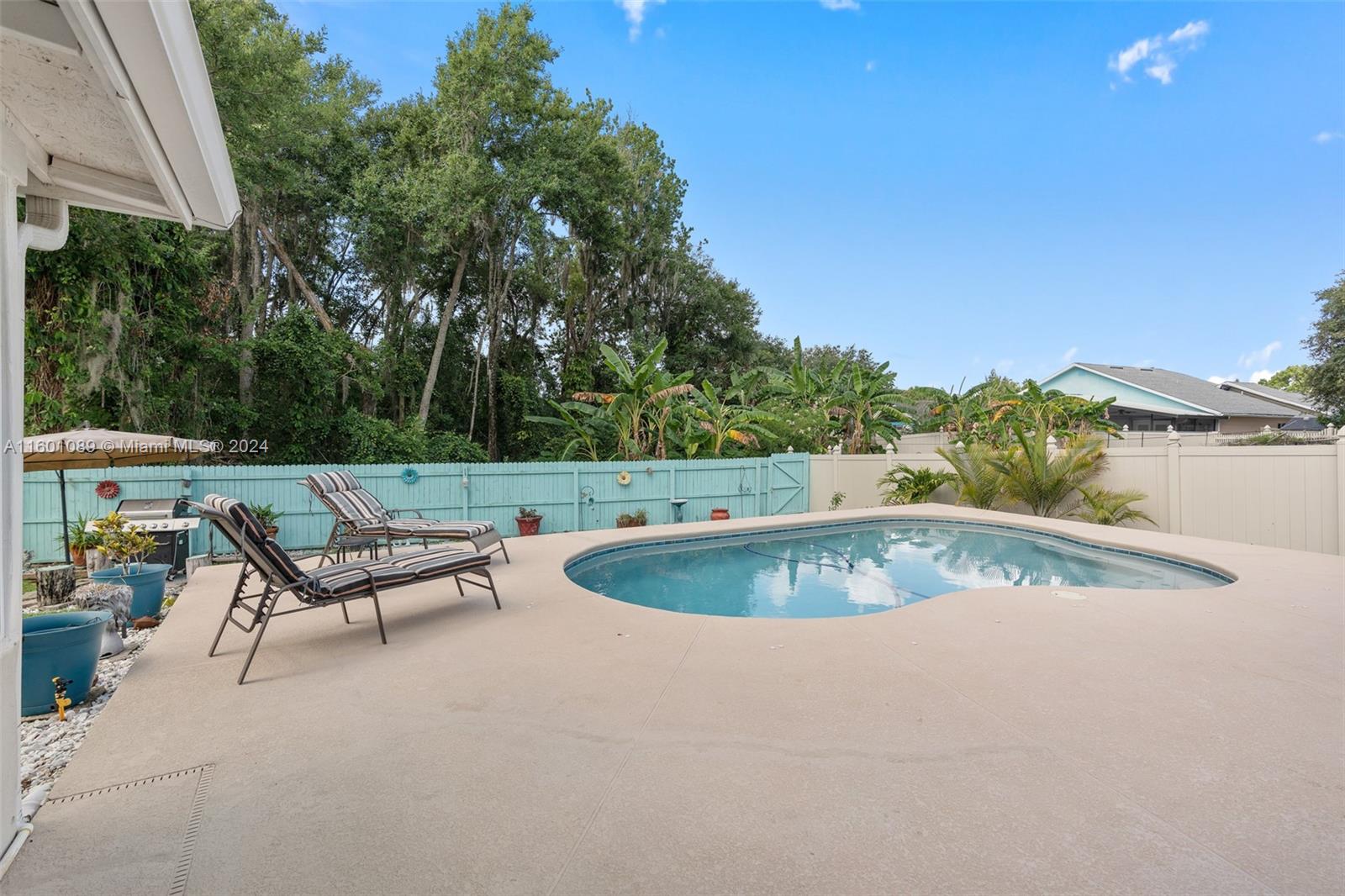 8900 Brackenwood DR