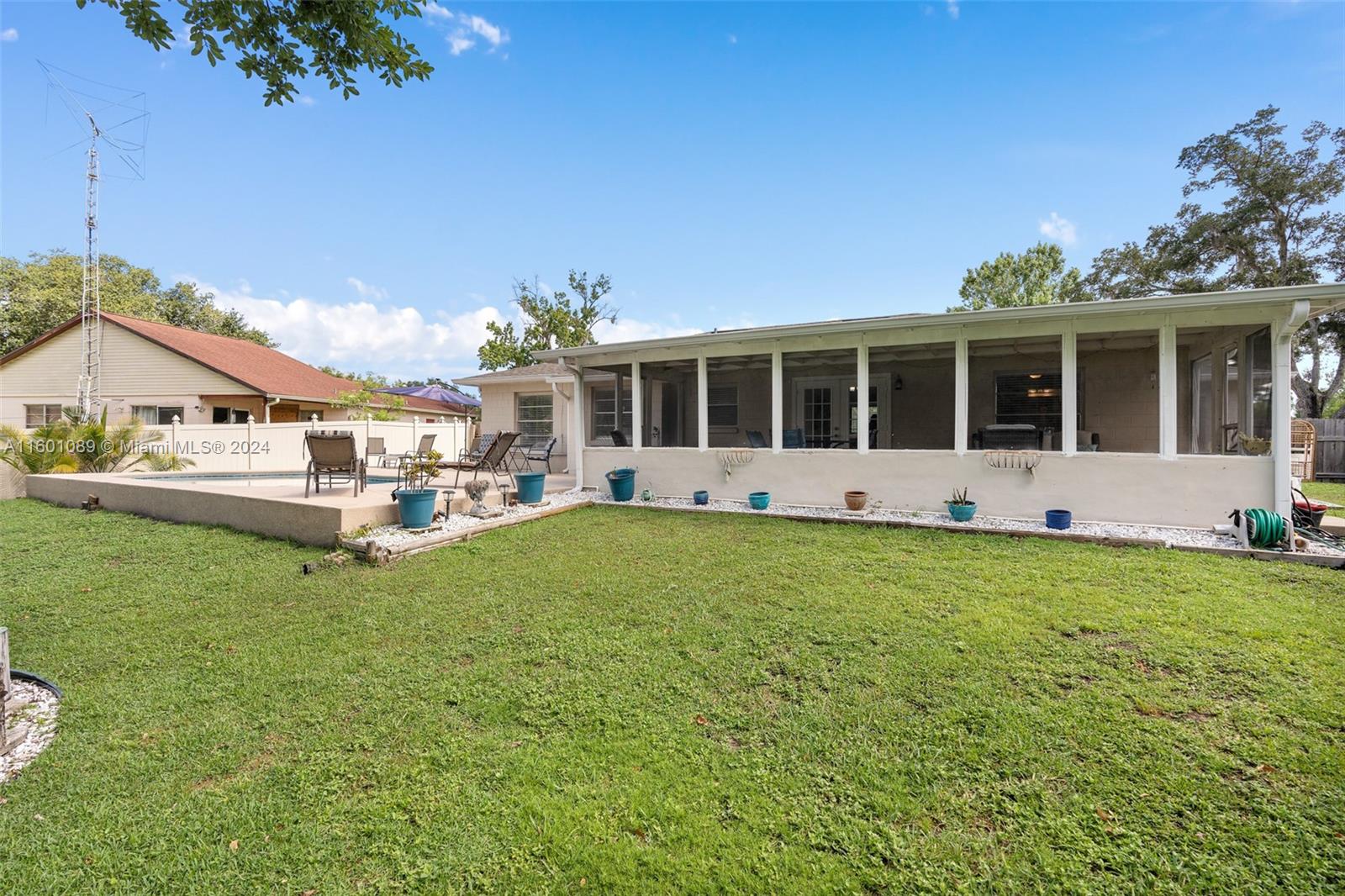 8900 Brackenwood DR