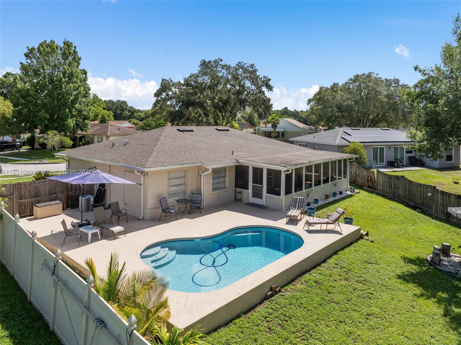 8900 Brackenwood DR