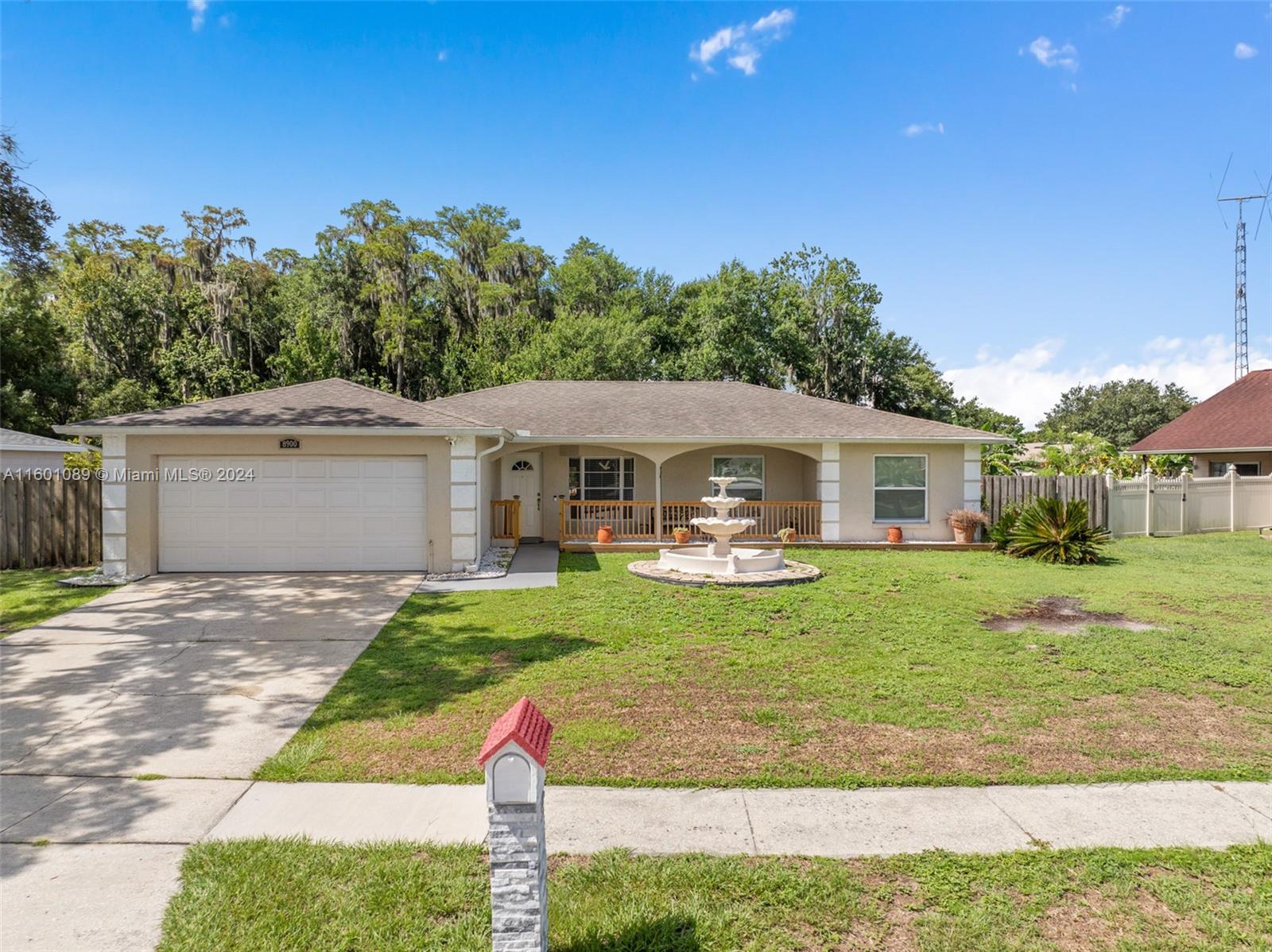8900 Brackenwood DR